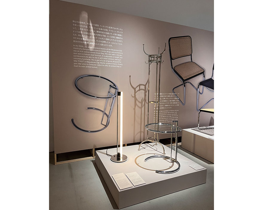 2023年展示、チューブライトとテーブルのディスプレイ