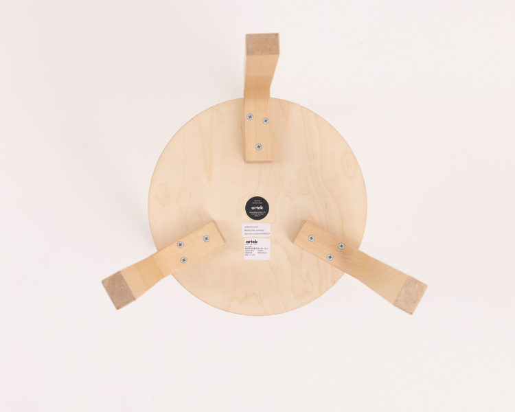 長谷川 健太 DESULTORY STOOL STUDIES: A VISUAL REFERENCE