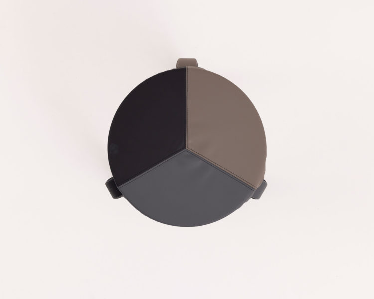 sakumaeshima Stool60とシワ Dark