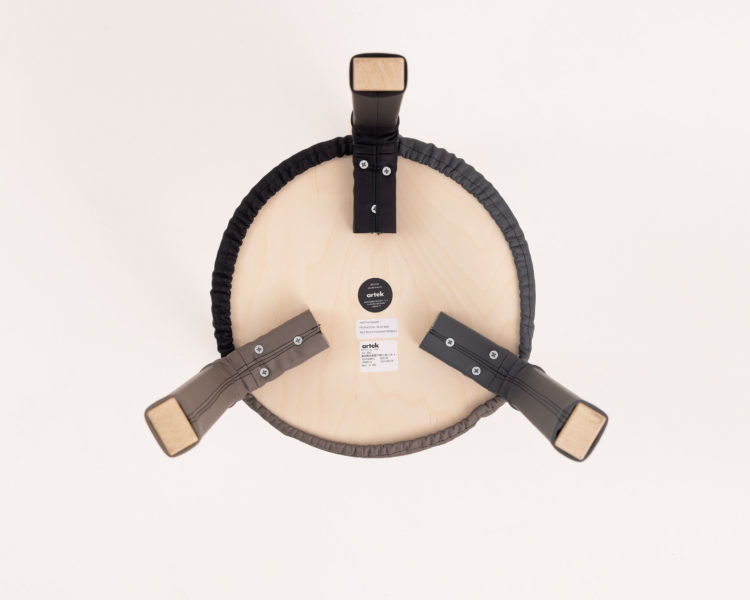 sakumaeshima Stool60とシワ Dark